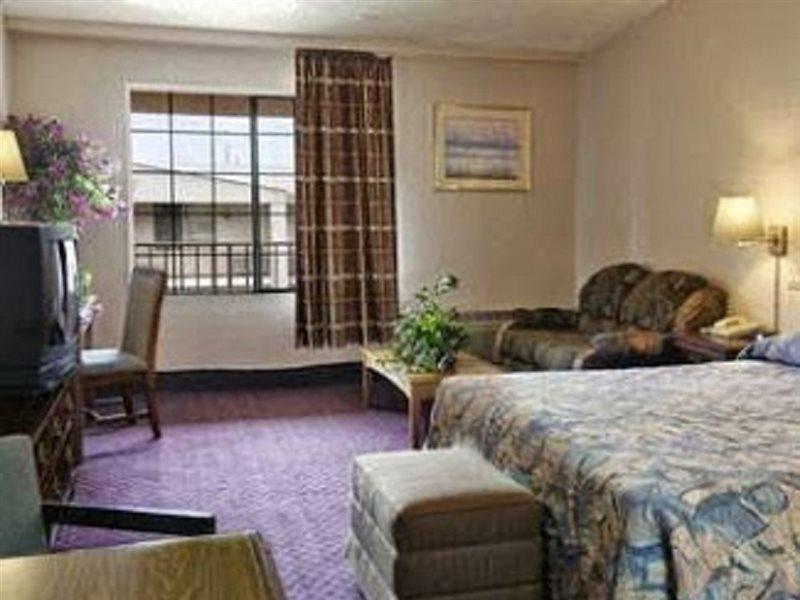 Rodeway Inn & Suites دنفر الغرفة الصورة