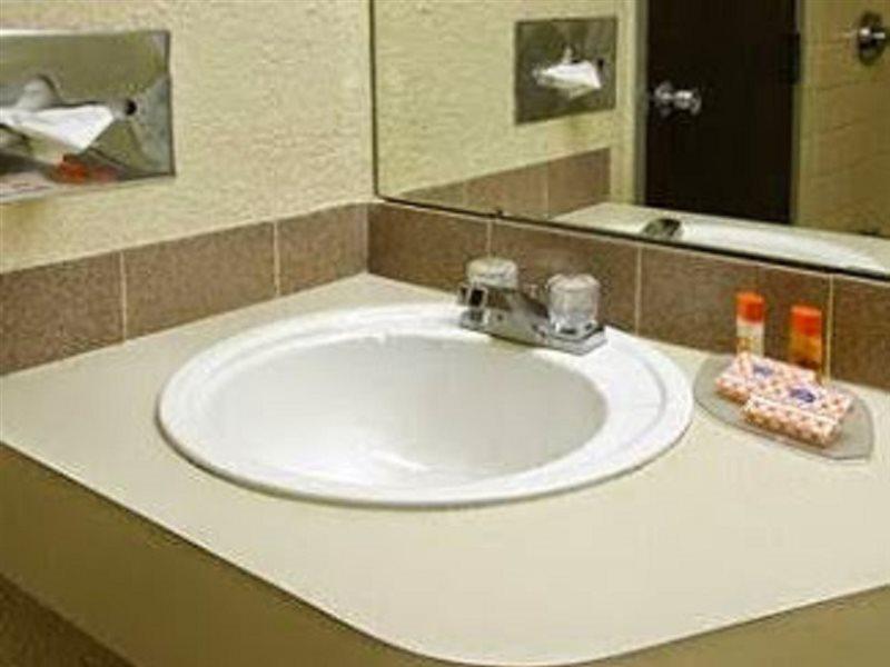 Rodeway Inn & Suites دنفر الغرفة الصورة