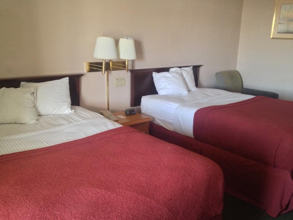 Rodeway Inn & Suites دنفر المظهر الخارجي الصورة