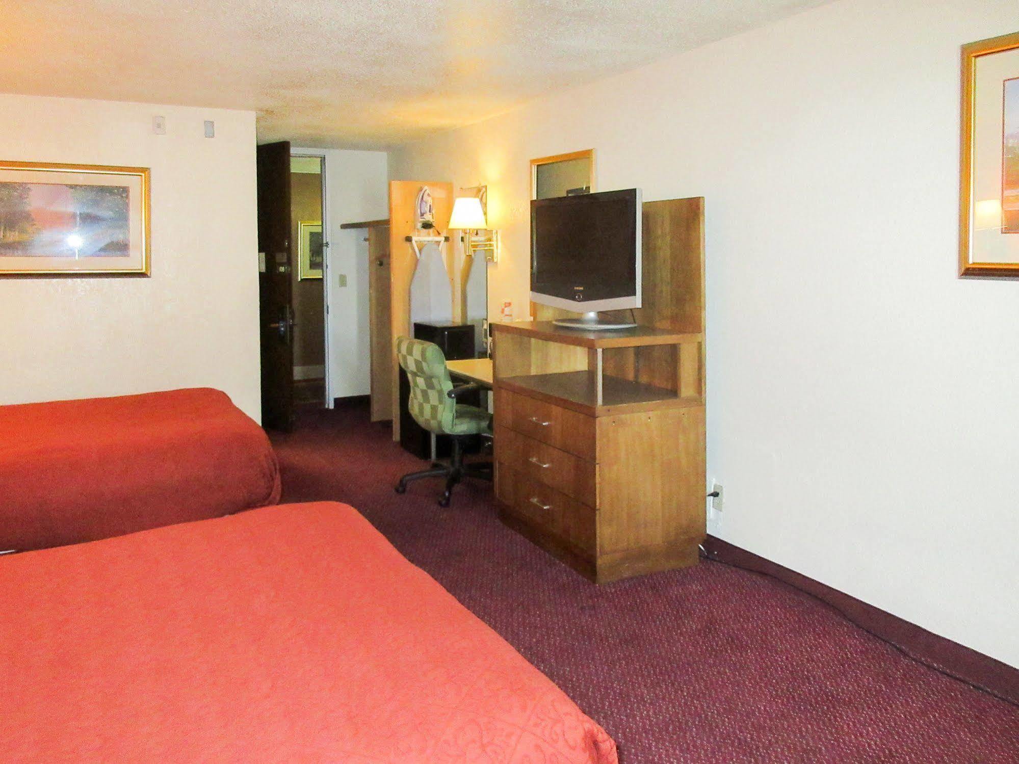 Rodeway Inn & Suites دنفر المظهر الخارجي الصورة