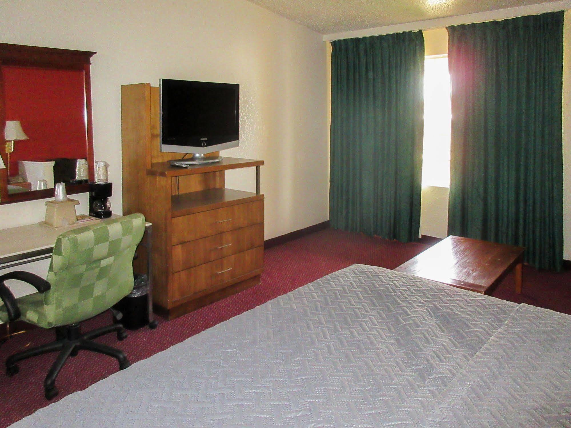 Rodeway Inn & Suites دنفر المظهر الخارجي الصورة