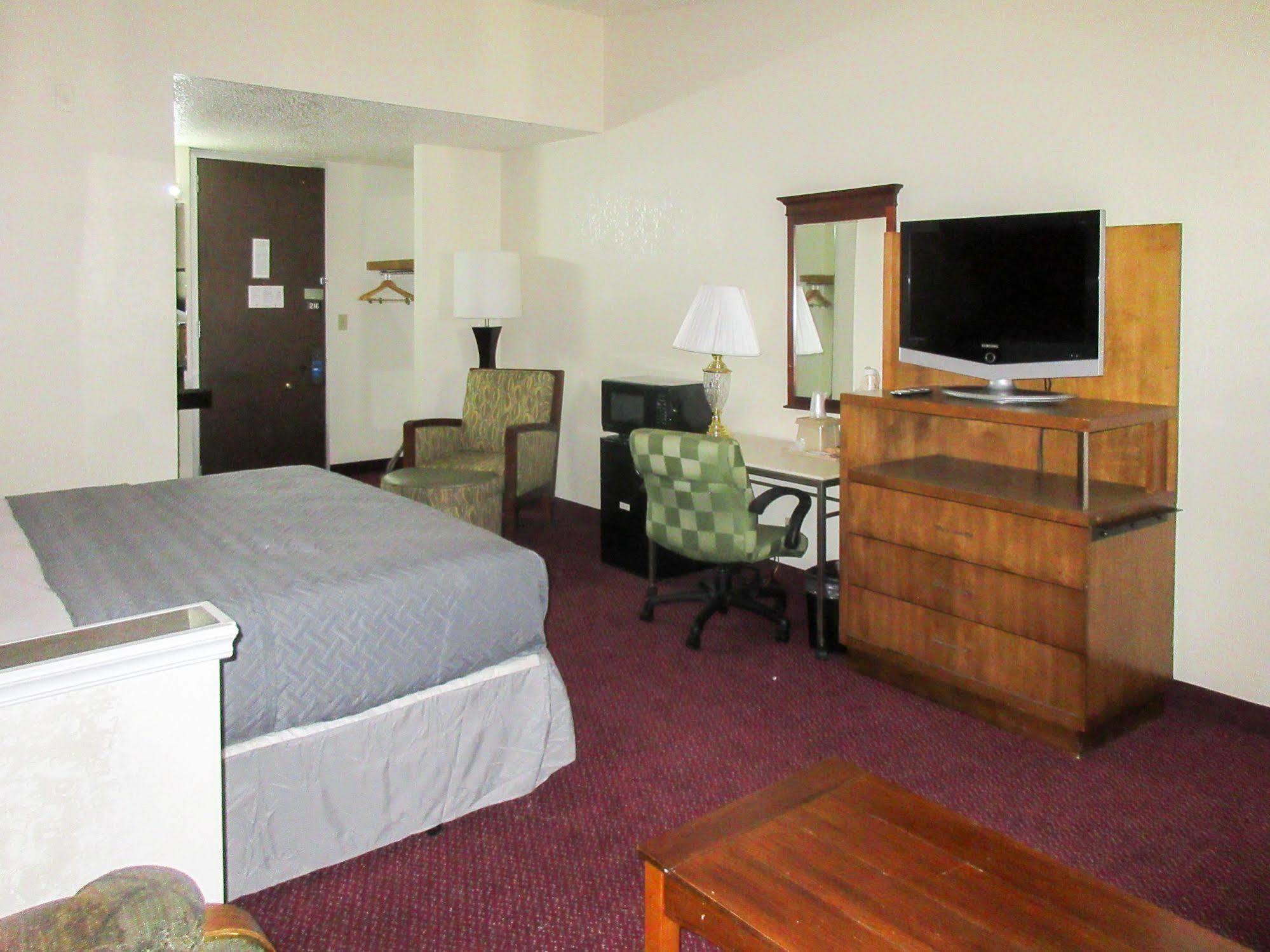 Rodeway Inn & Suites دنفر المظهر الخارجي الصورة