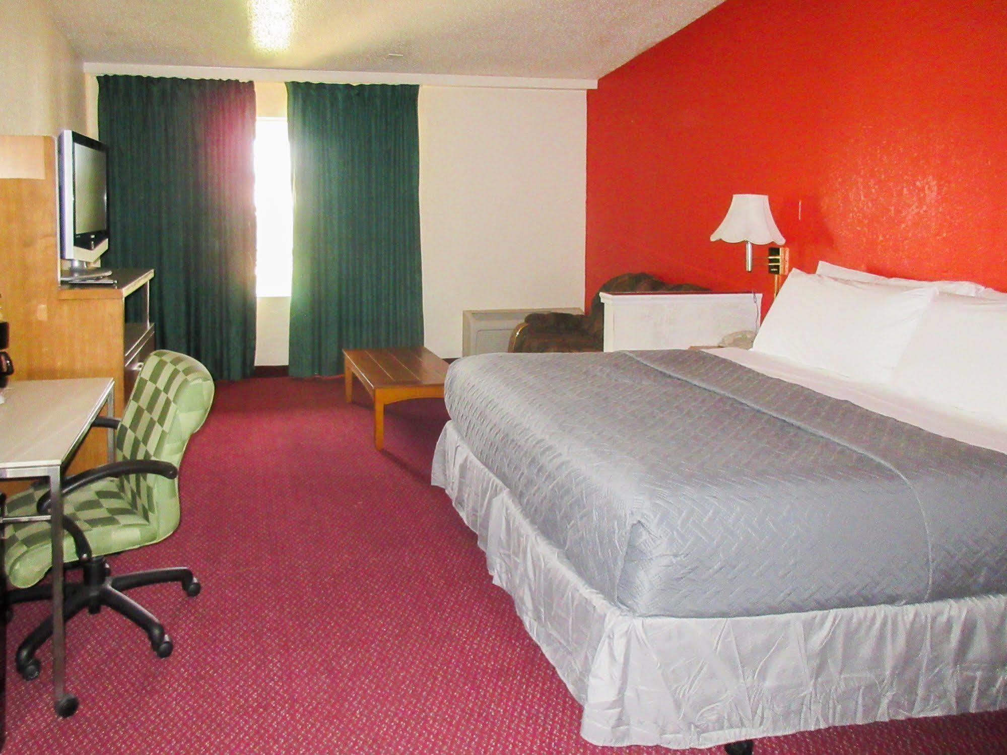 Rodeway Inn & Suites دنفر المظهر الخارجي الصورة